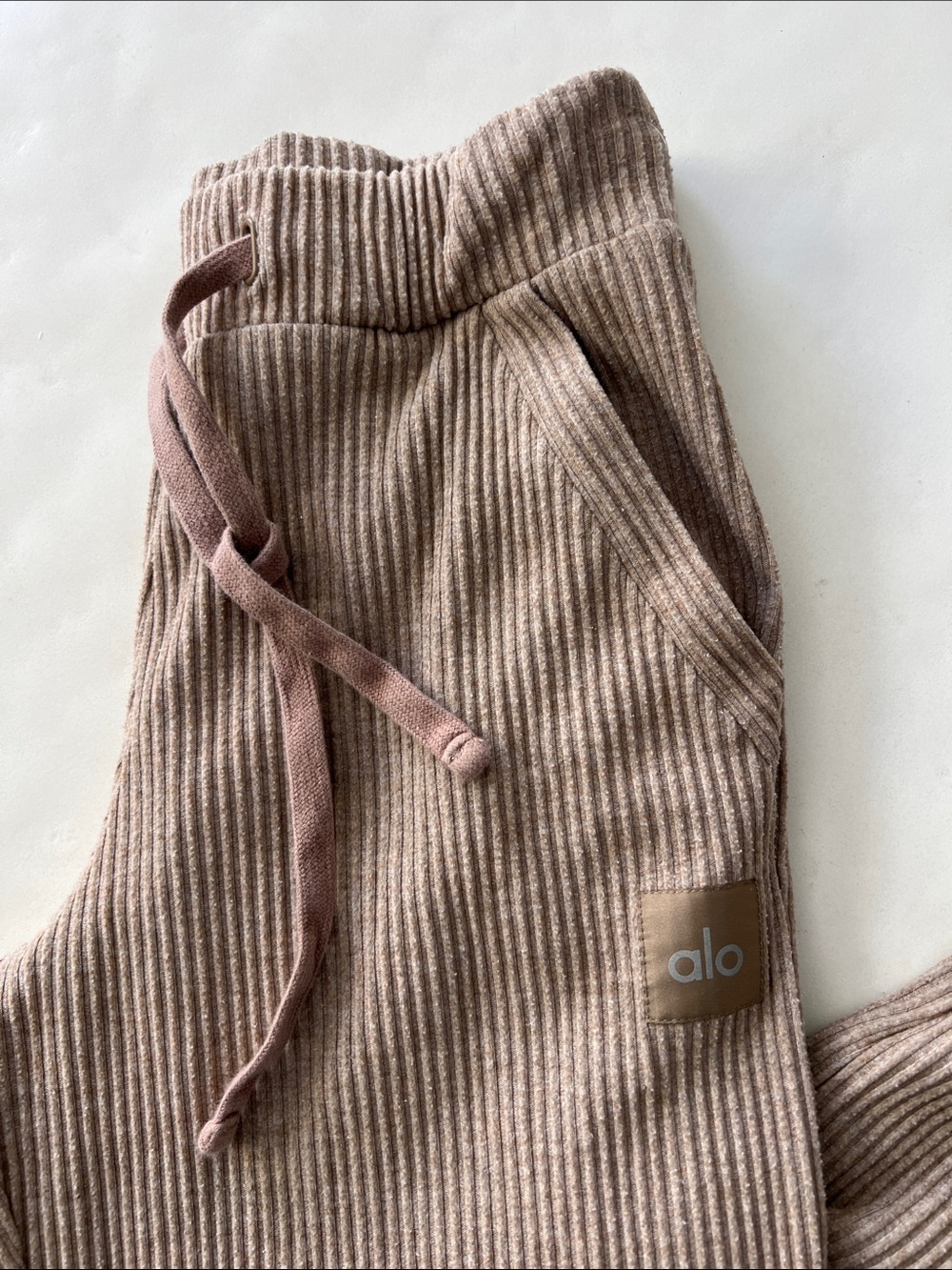 Alo Yoga Muse Sweatpant Joggers in Gravel Tan XS $118 - Picture 5 of 7